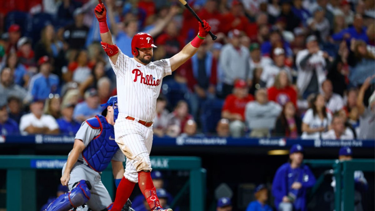 Phillies' Kyle Schwarber finishes off Dodgers with HR in ninth