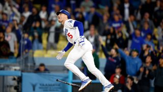 Dodgers edge Giants on Chris Taylor's walk-off hit