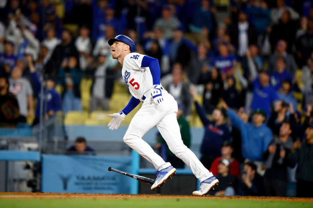 Chris Taylor smacks a grand slam to center field 