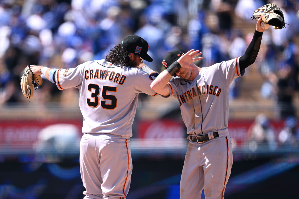 Giants sweep Dodgers in Los Angeles for first time since 2012