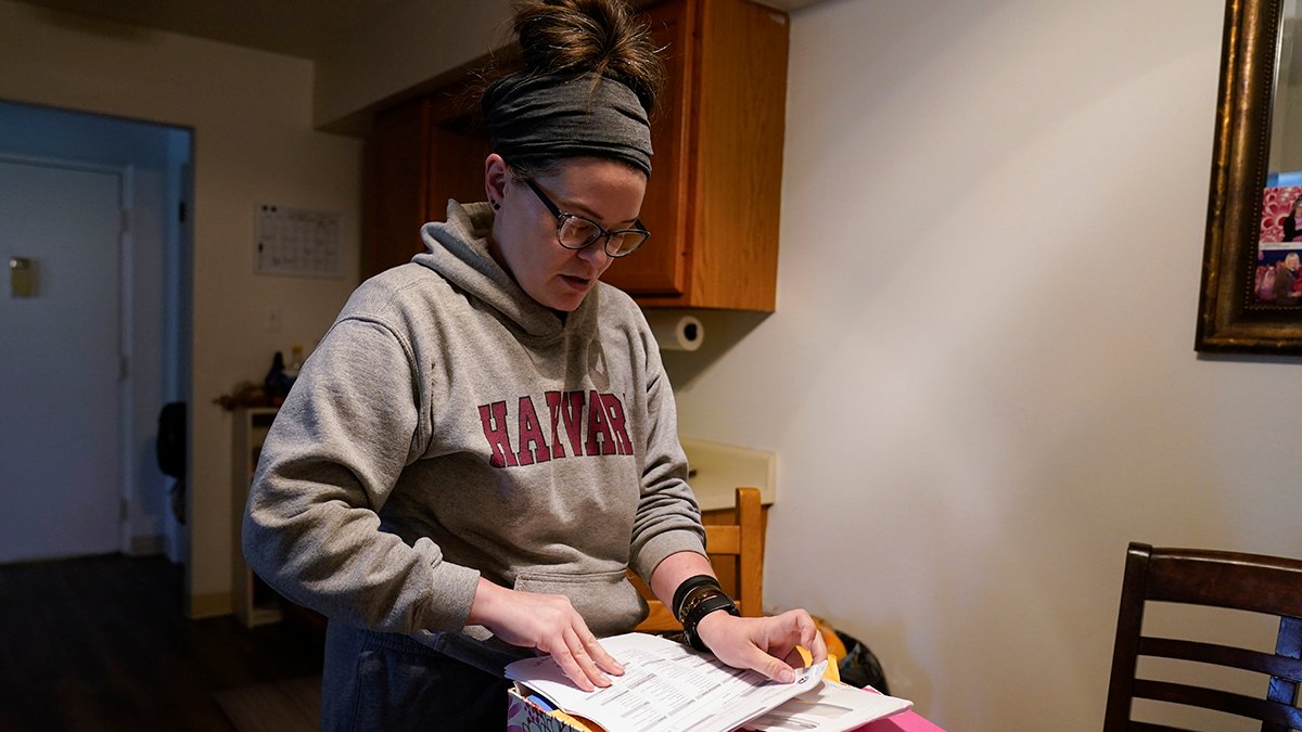 More than 1 million people are dropped from Medicaid – NBC Los Angeles - Vimarsana News