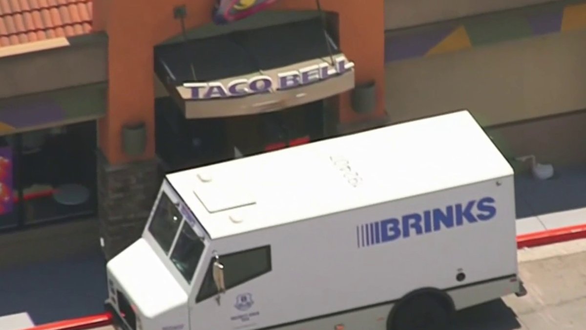 Brink’s truck guard robbed at gunpoint in Reseda NBC Los Angeles