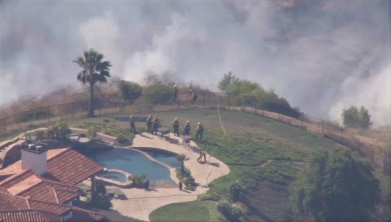 West Hills fire burns to within a few feet of homes – NBC Los Angeles - Vimarsana News