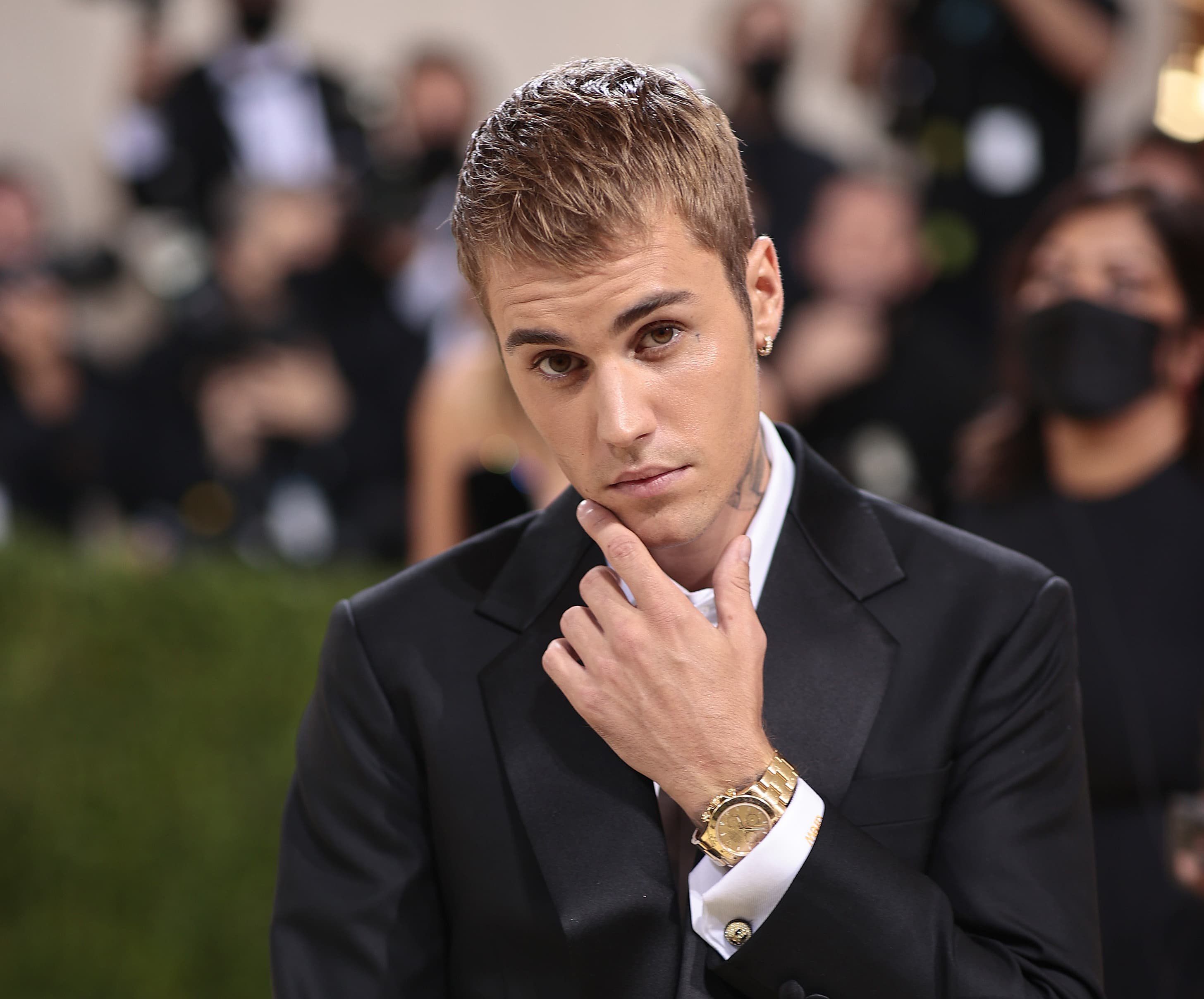 Justin Bieber's Bored Ape NFT Was Valued at $1.3 Million in 2022—Now It's Only Worth Around $60,000 - Vimarsana News
