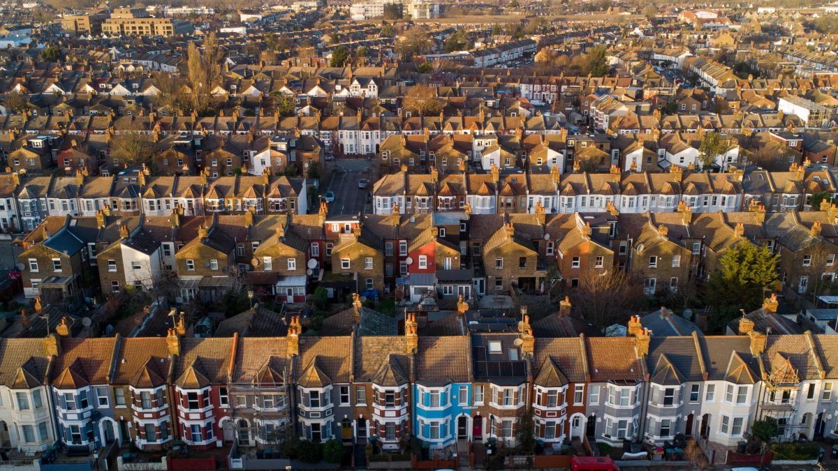 Britain's House Prices Are Slumping as Mortgage Rates Soar — and There Could Be Worse to Come - Vimarsana News