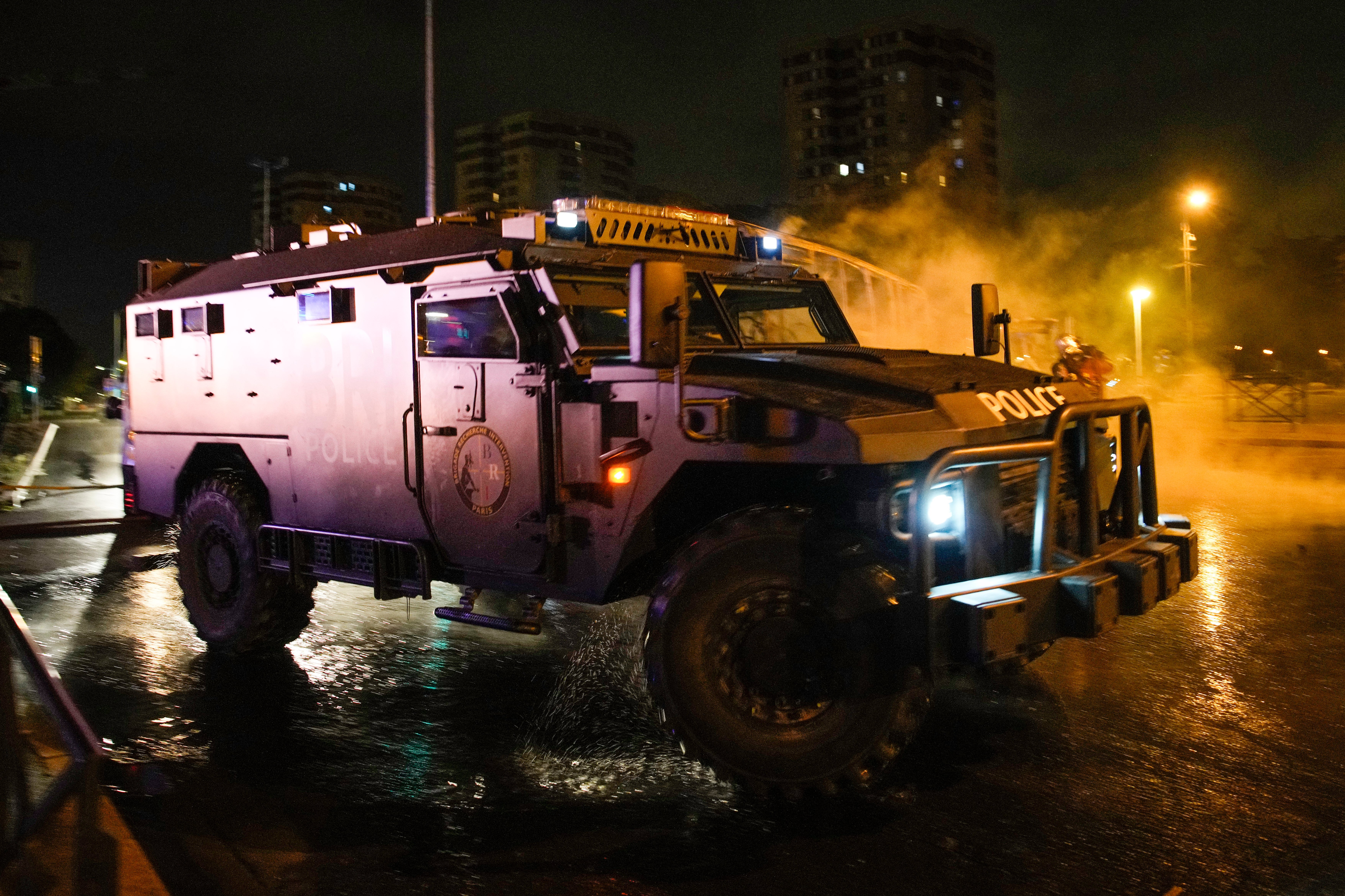 France protests: over 900 arrested as unrest spreads across cities – NBC Los Angeles - Vimarsana News