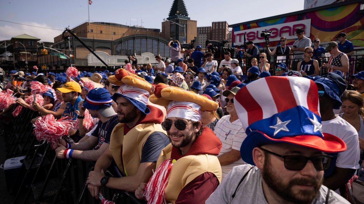 Millions across the US brave severe weather to celebrate Fourth of July – NBC Los Angeles - Vimarsana News