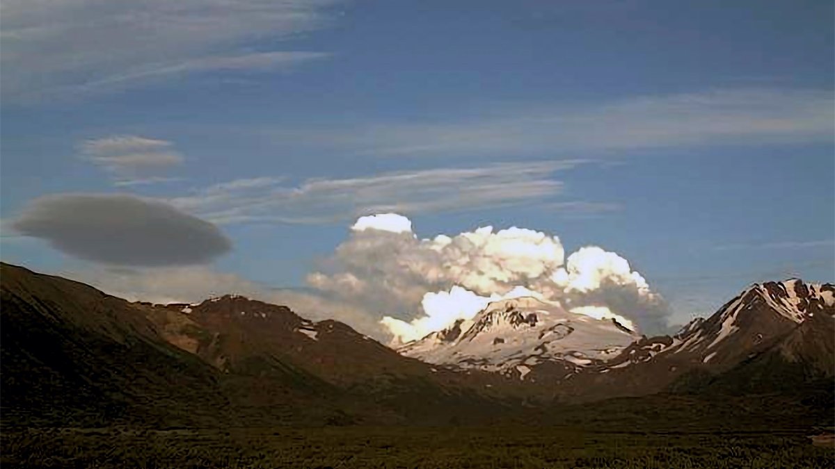 Alaska volcano spews another massive ash cloud – NBC Los Angeles - Vimarsana News