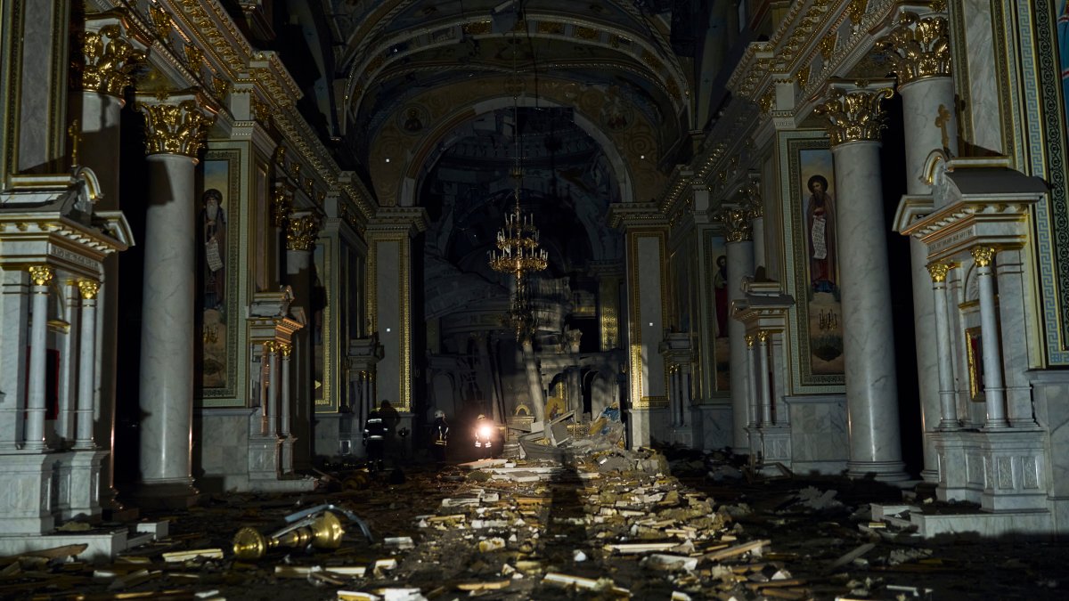 Overnight Russian strike on Ukraine's Odesa leaves one dead, dozens hurt – NBC Los Angeles - Vimarsana News