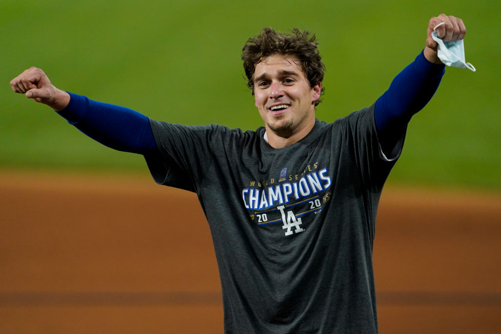 Dodgers bring back Kiké Hernandez in trade with Red Sox