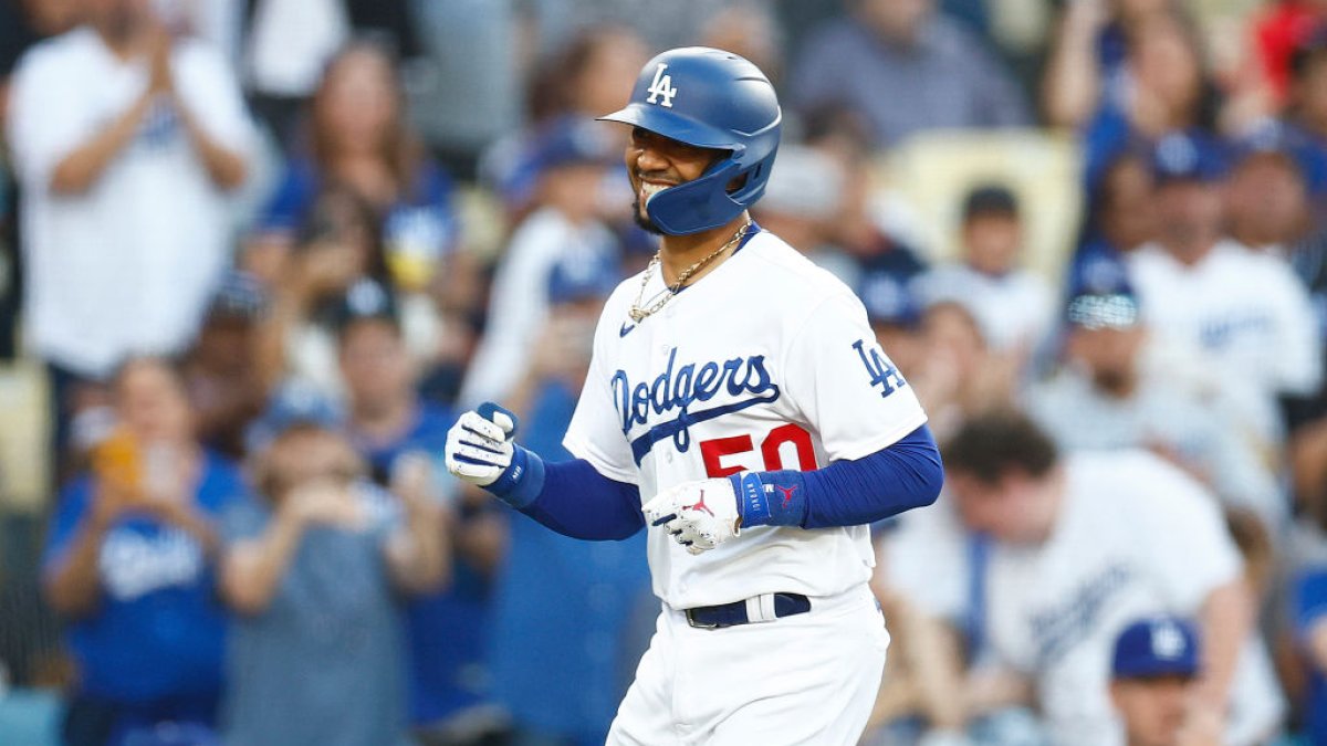 Mookie Betts hits two of Dodgers’ five homers and drives in four runs