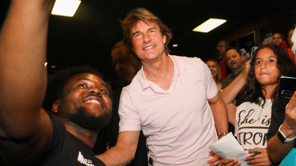 Tom Cruise surprises South Miami moviegoers at 'Mission: Impossible' screening – NBC Los Angeles - Vimarsana News