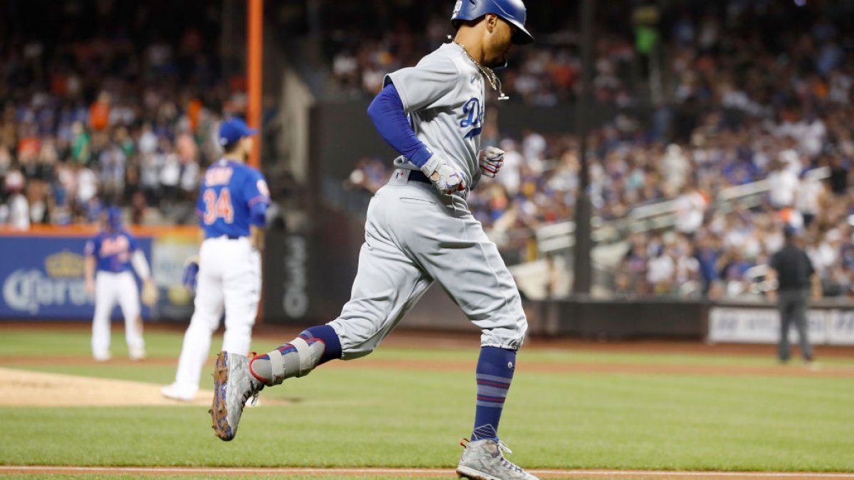 Dodgers hold off Mets 3-2 to extend win streak to eight