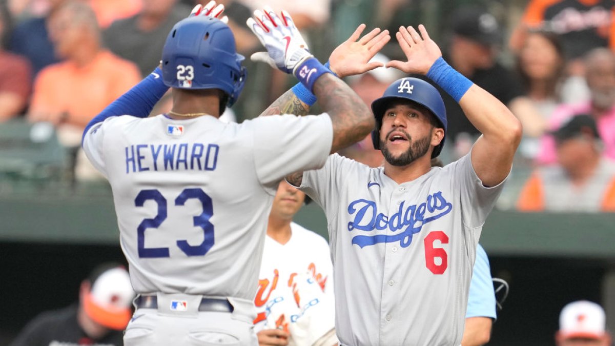 Jason Heyward hits a 3-run homer as the Dodgers rout the Orioles