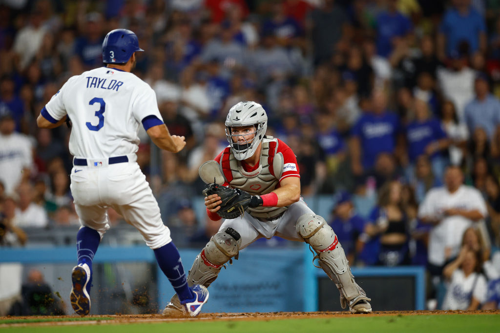 James Outman's double in 10th completes Dodgers' comeback