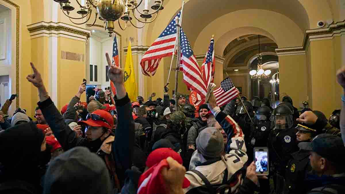 'Idiot' Jan. 6 rioter who stole John Lewis photo from Nancy Pelosi's office sentenced to more than 4 years in prison – NBC Los Angeles - Vimarsana News