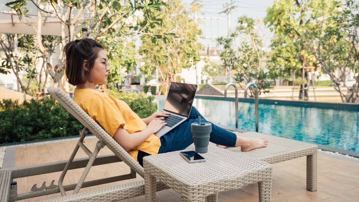 Gen Zers say they feel guilty when they don't work on vacation, but 'unplugging is the way you get fresh ideas' – NBC Los Angeles - Vimarsana News