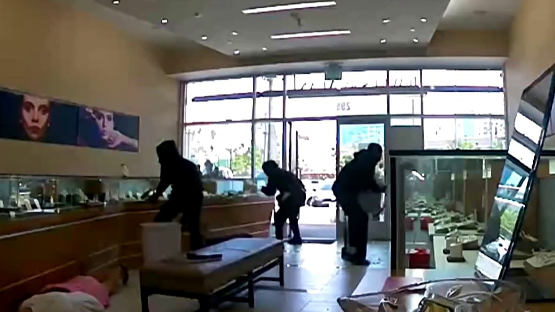 LA-area stores targeted by smash-and-grab robberies