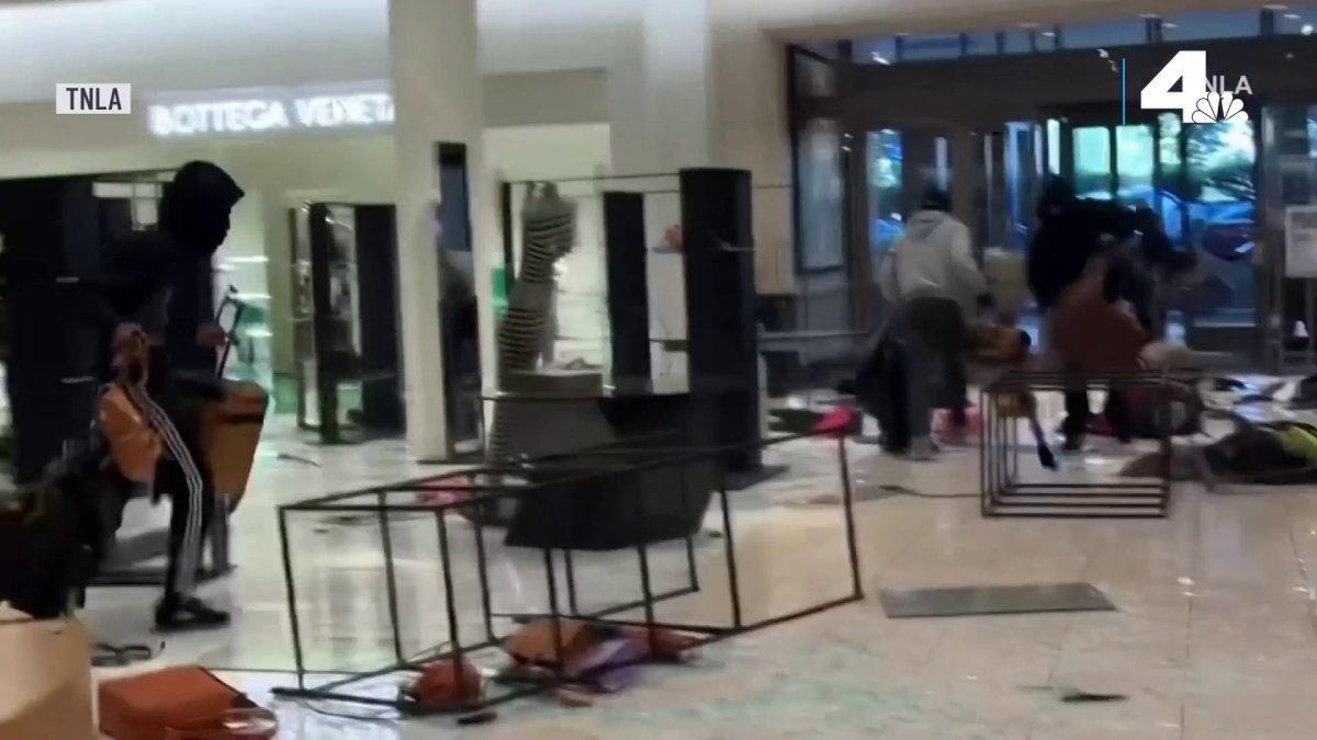 Nordstrom in California Hit By Looters, Five Employees Injured