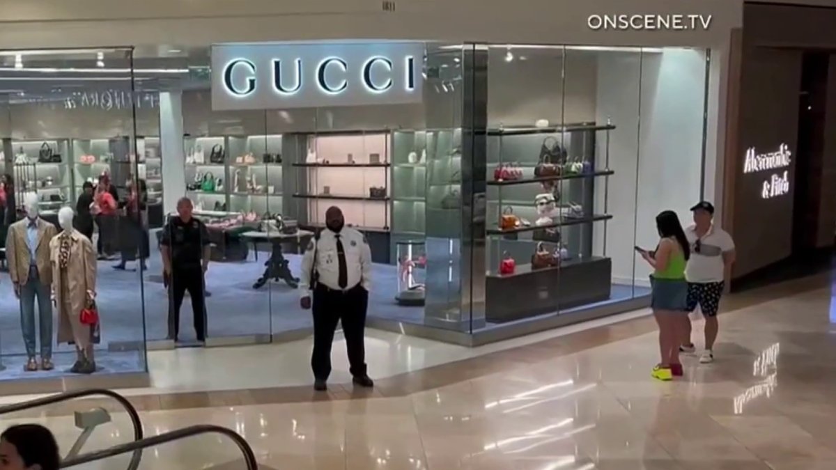 Costa Mesa Gucci store target of smash-grab-robbery – NBC Los Angeles
