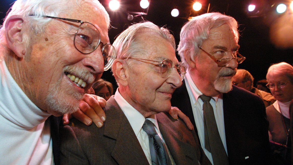 Tom Jones, creator of record-setting musical 'The Fantasticks,' dies at 95 – NBC Los Angeles - Vimarsana News