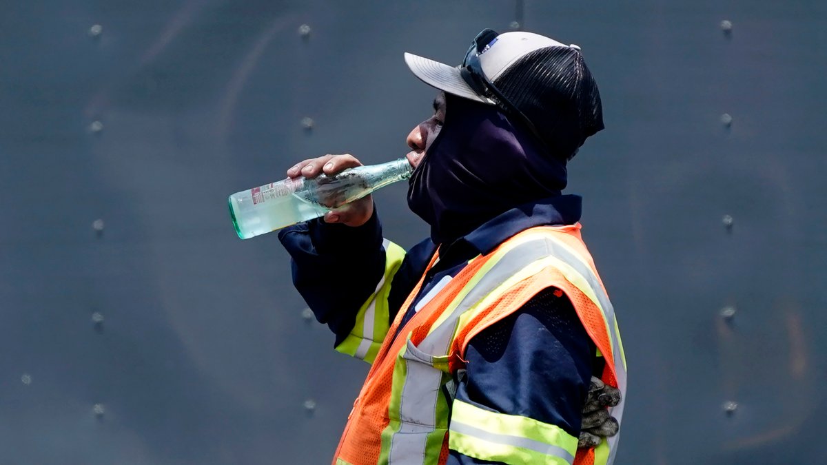 Would a Texas law take away workers' water breaks? – NBC Los Angeles - Vimarsana News