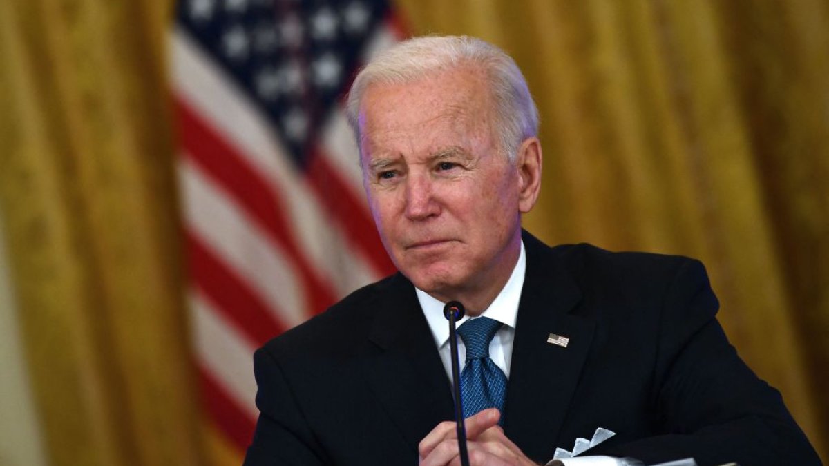 Biden to request funding for new coronavirus vaccine amid rising cases