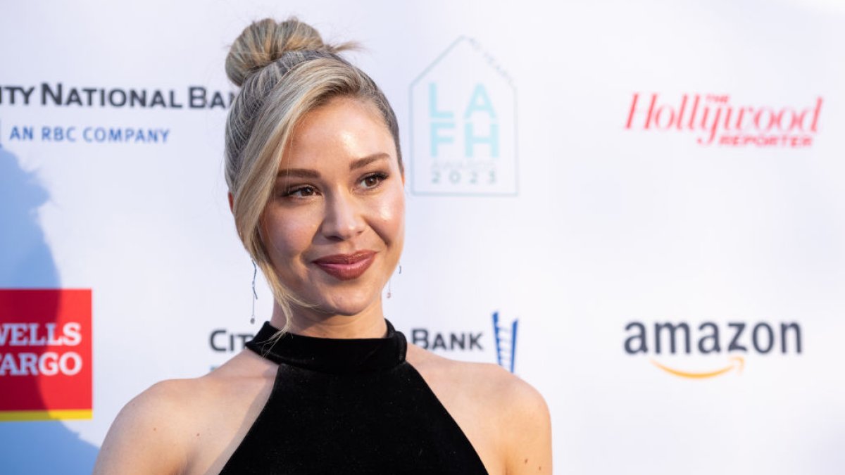 'Bachelorette' Gabby Windey announces she is dating Robby Hoffman – NBC Los Angeles - Vimarsana News