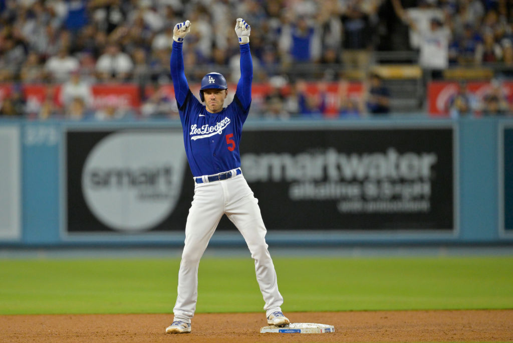 Freddie Freeman has 3 hits to lead Dodgers to 8-2 victory and 3