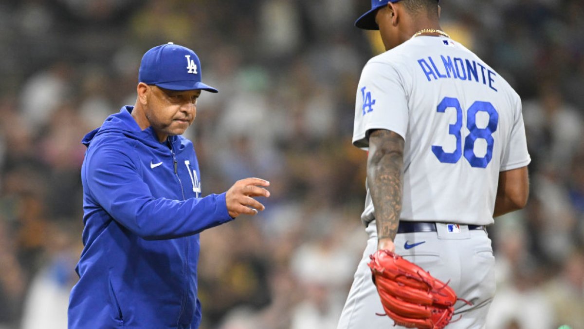 Dodgers bullpen collapses late in 8-3 loss to Padres