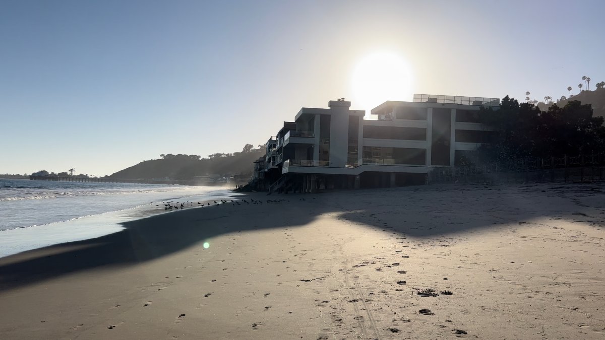 Behind a 50-year battle for public beach access in Malibu – NBC Los Angeles