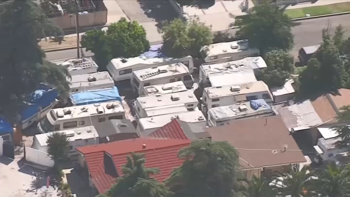 Sylmar Residents Fed Up With Makeshift Rv Site In Residential Neighborhood Nbc Los Angeles 3713