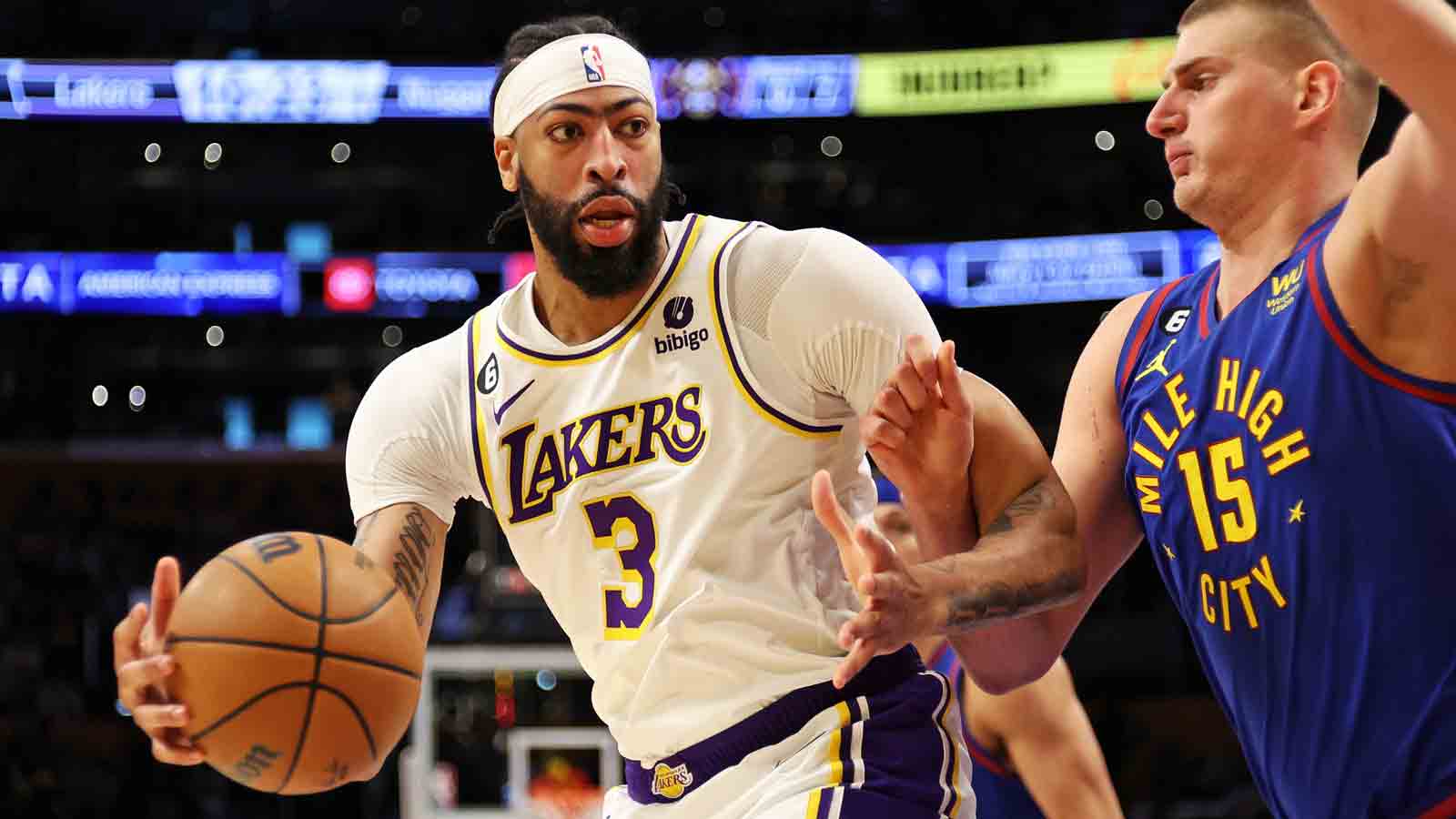 Lakers Re-sign Anthony Davis
