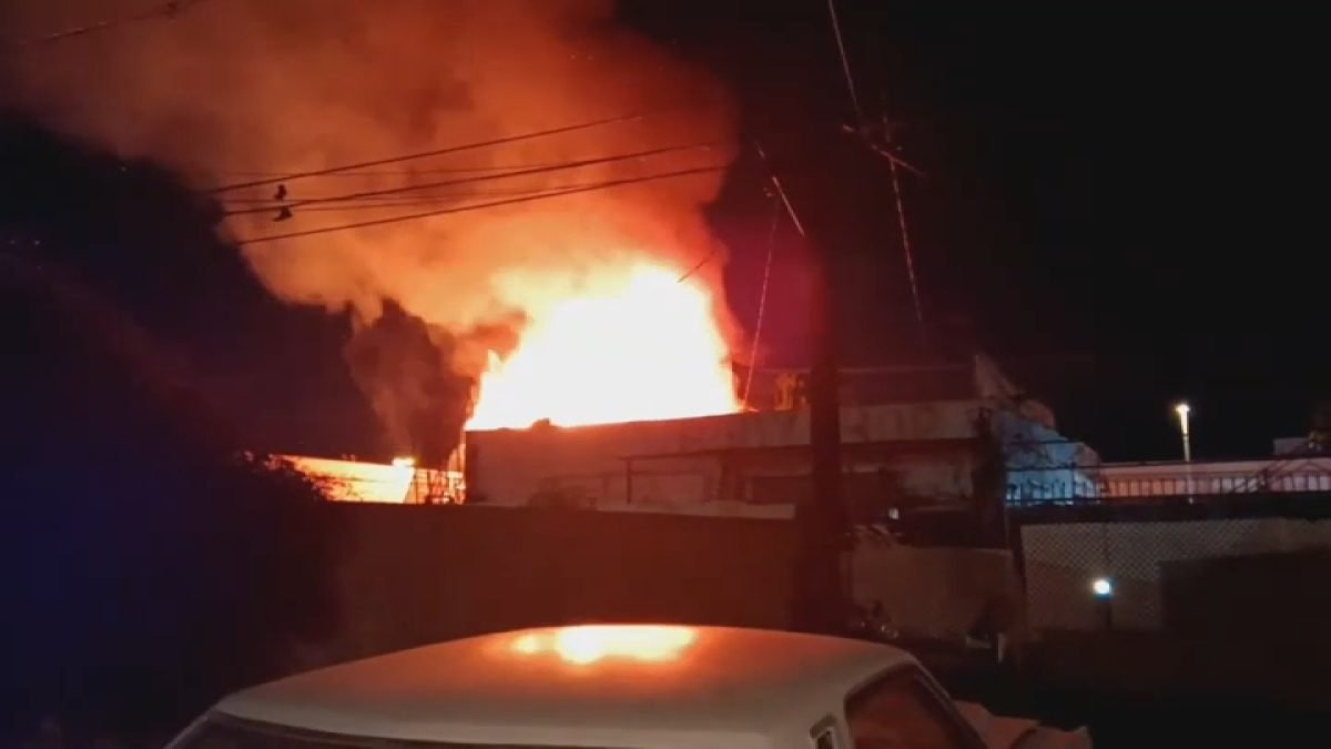 Series of alley fires have South LA residents on edge – NBC Los Angeles - Vimarsana News