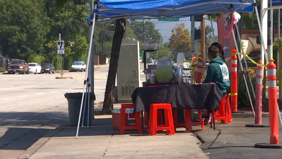 Altadena street vendors clogging sidewalk, leaving trash, residents say