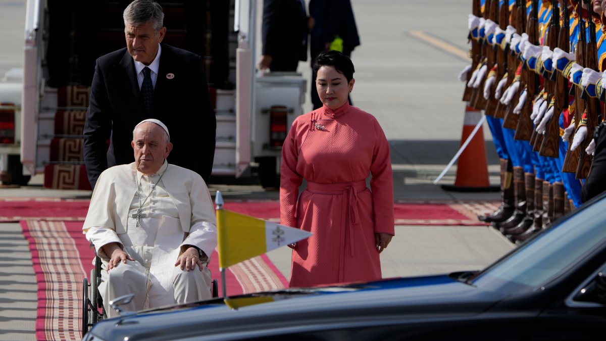 Pope Francis arrives in Mongolia amid strained relations with Russia and China – NBC Los Angeles - Vimarsana News