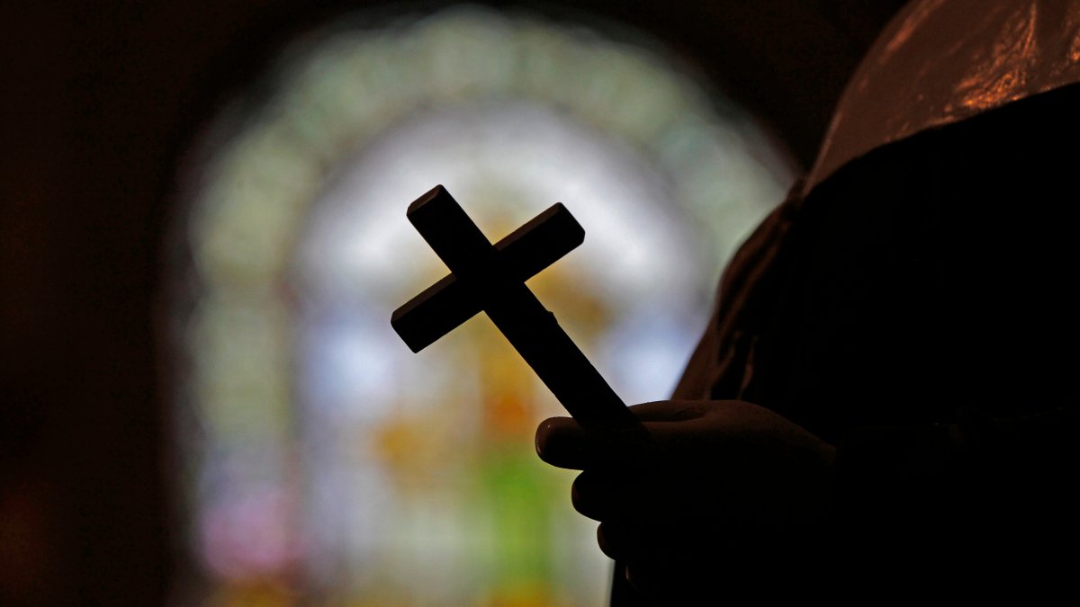 Louisiana grand jury charges 91-year-old disgraced priest with sexual assault – NBC Los Angeles - Vimarsana News