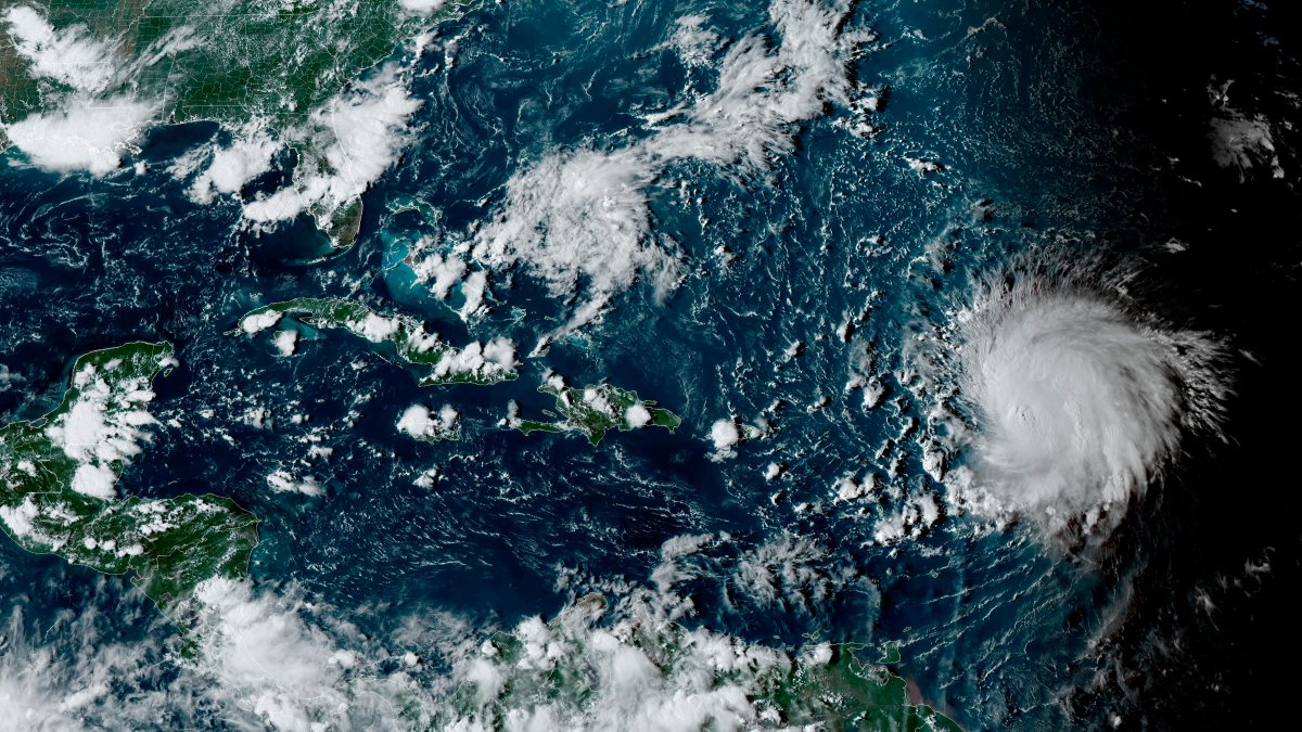 Hurricane Lee grew to have high winds as it traveled over Atlantic Ocean – NBC Los Angeles - Vimarsana News