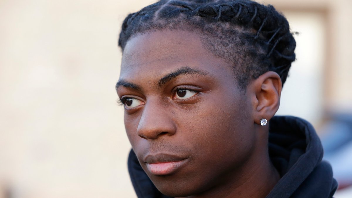 Texas family of Black student suspended for his hair is suing – NBC Los Angeles - Vimarsana News