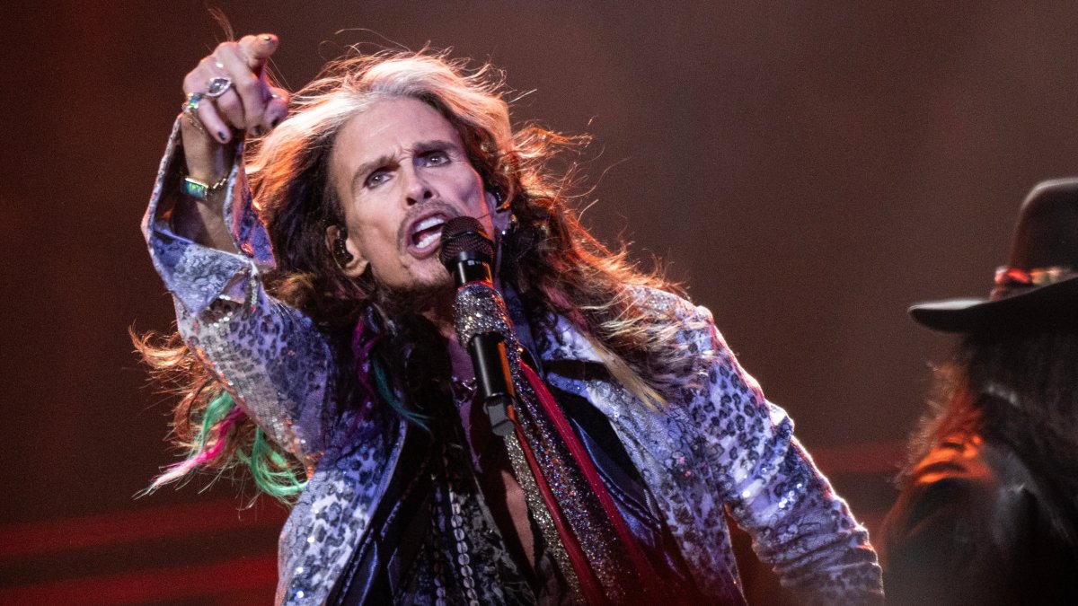 Aerosmith postpones Chicago show after Steven Tyler vocal cord injury – NBC Los Angeles - Vimarsana News