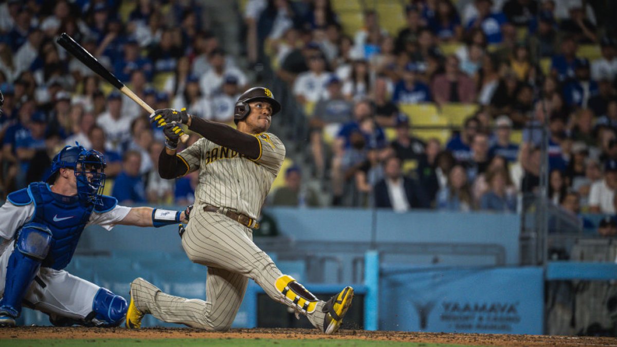 Juan Soto hits a 3-run homer in the ninth, and Padres rally to stun weary  Dodgers 11-8 - ABC7 Los Angeles