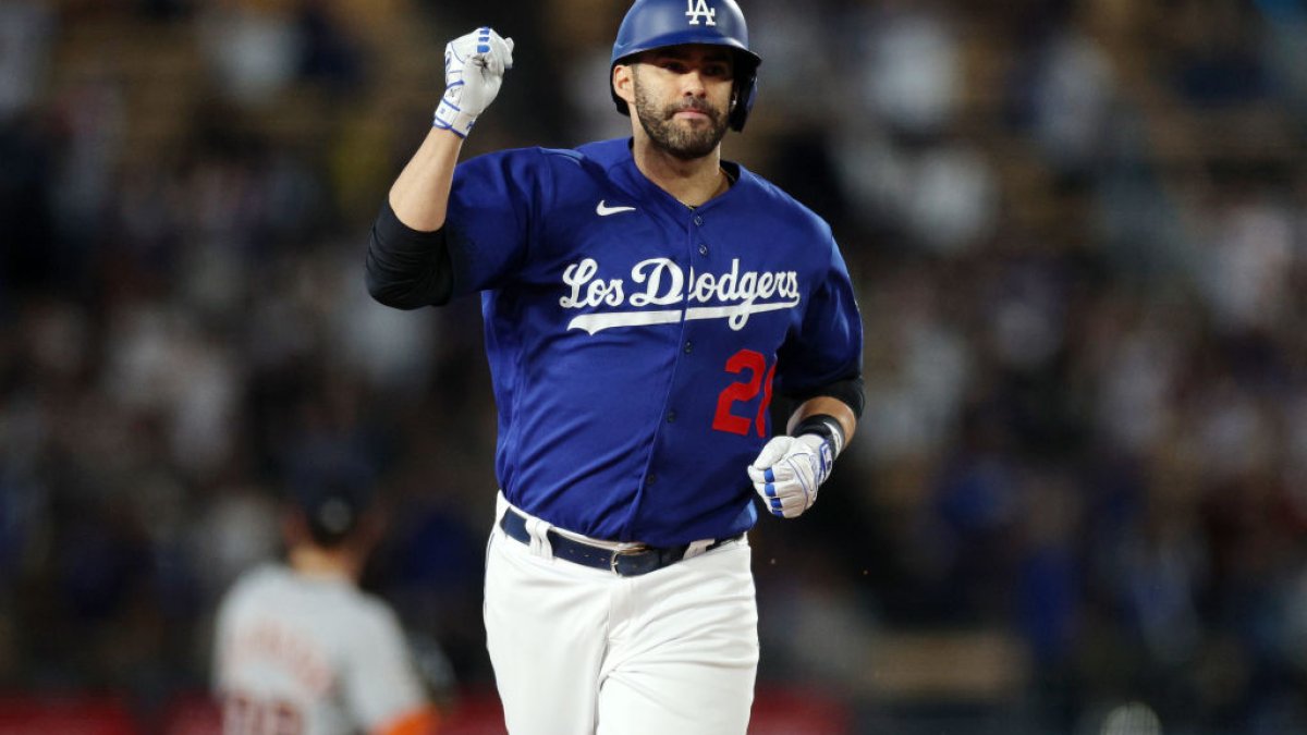 J.D. Martinez hits 2 home runs as NL West champion Dodgers roll