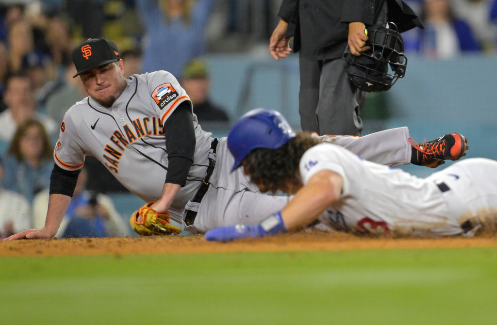 Giants fall to Dodgers in 10 innings 3-2