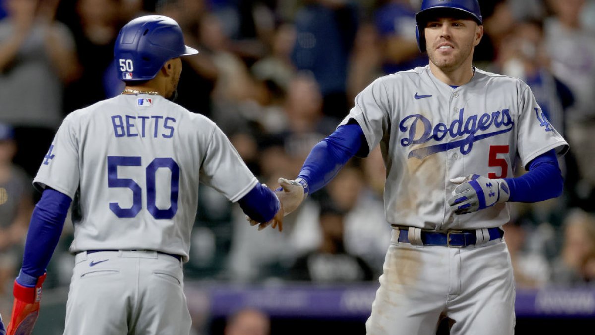 Watch Astros, Dodgers hit record-breaking 8 HRs in World Series Game 2