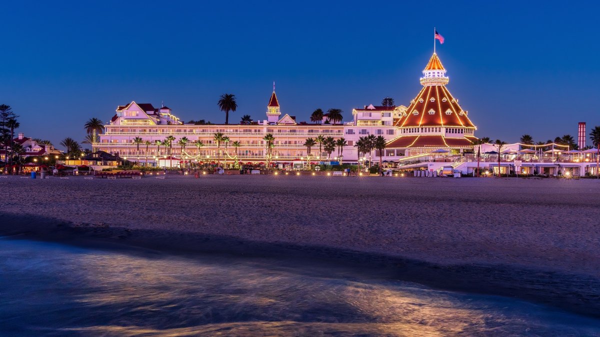 Yule love this, Hotel del Coronado fans The landmark is seeking a