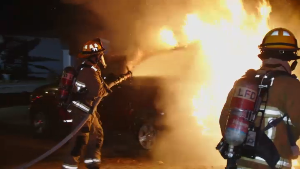 Woman arrested on suspicion of arson in series of Reseda fires