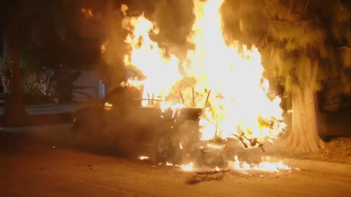 Woman sought in connection with several arson fires in Reseda – NBC Los Angeles - Vimarsana News