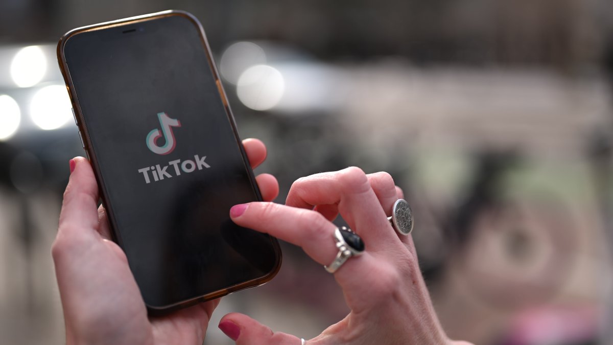 What is demure? New TikTok trend started in Chicago NBC Los Angeles