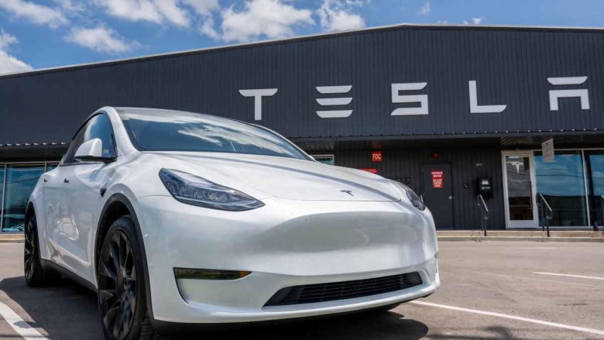 Tesla recalls nearly all vehicles to fix Autopilot monitoring system – NBC Los Angeles - Vimarsana News