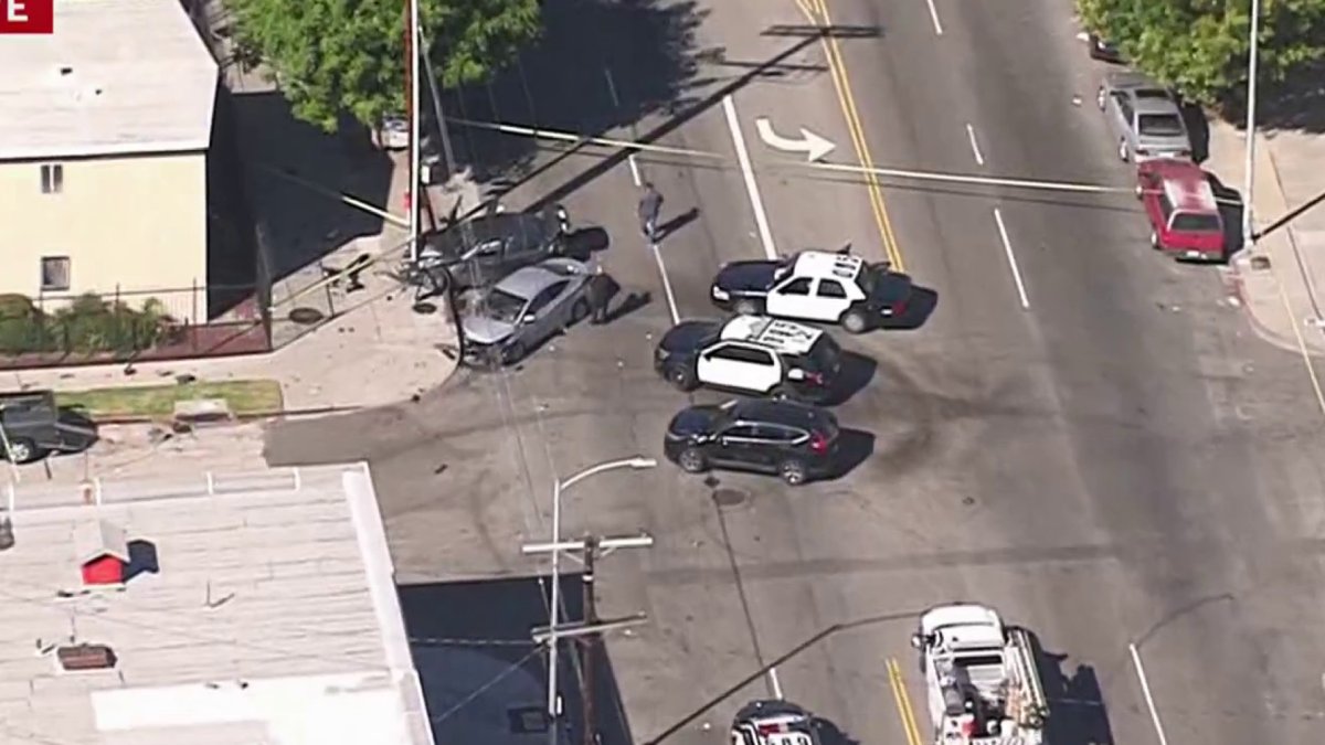 7 people hurt in 3-car crash in South LA – NBC Los Angeles